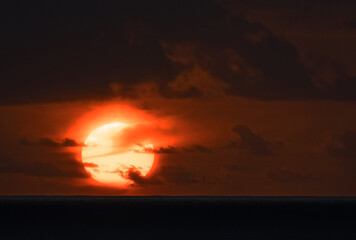 A beautiful Pacific sunset near the island of Kiritimati, Kiribati and not far from the Equator. - obrazy, fototapety, plakaty