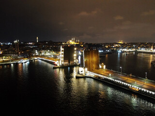Fototapeta premium defaultThe Galata Bridge spans the Golden Horn. evening Galata Bridge istanbul turkey