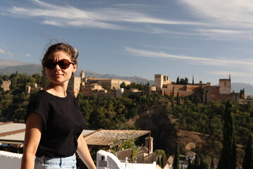 Fototapeta na wymiar Women in front of the Alhambra palace and fortress in Granada, Andalusia, Spain