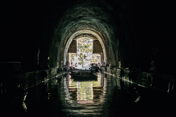 tunnel or bunker for boats and submarines