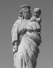 Statue de la Vierge Marie et son enfant Jésus