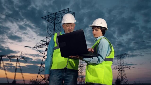 Taskmaster Power Grid Taskmaster bilder – Bläddra bland 3,450 stockfoton, vektorer och videor ...
