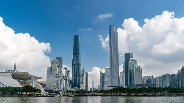 Delayed shooting of modern buildings on both sides of the Pearl River in Guangzhou