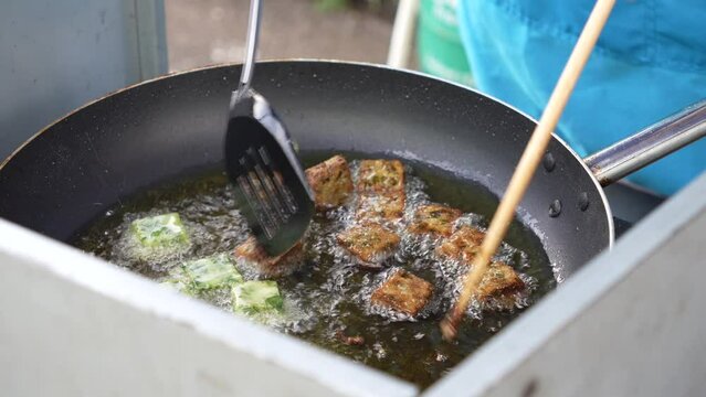 Garlic Chives Cakes at Thailand stGarlic Chives Cakes at Thailand street food.reet food.