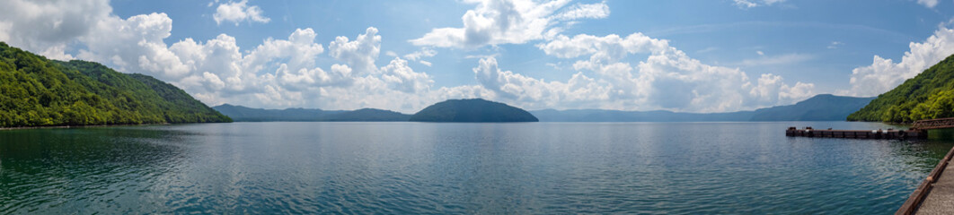 Fototapeta na wymiar 十和田湖の風景