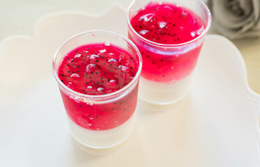 ドラゴンフルーツと杏仁豆腐