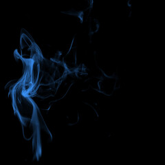 Obraz premium real smoking isolated effect black backdrop with smoke overlay
