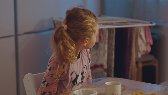 A little girl does not want to have breakfast in the morning, the child does not want to eat