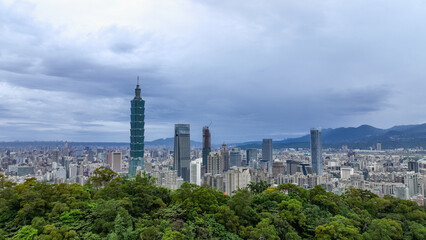 Fototapeta premium The Best Aerial View to the Panorama of Taipei City, Famous Landmark of Taiwan