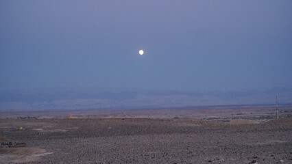 Full moon in the desert 