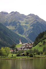 Fototapeta premium Traumhafter Ort in den Bergen