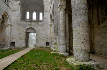 abbaye Saint Pierre de Jumièges, hiver dans la brume, fondée en 654, 76, Jumièges, Normandie, Seine Maritime, France