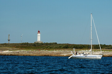 le phare;  Ile de Penfret; Iles de Glénans; parc naturel regional d'Armorique; region Bretagne;...