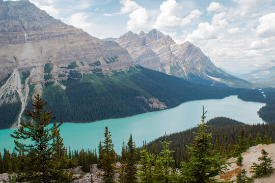 Vistas del lago Peyto desde el mirador, Parque Nacional Banff en Canada