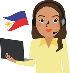 ノートパソコンを持ってヘッドセットと黄色いシャツを着用している茶髪のフィリピン人女性の上半身
