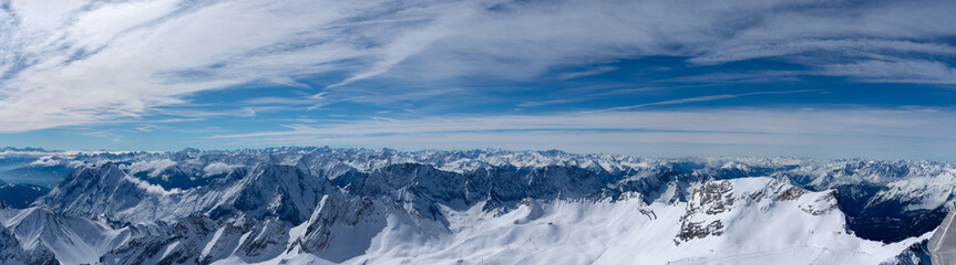 Fototapeta na wymiar Alpen-Panorama von der Zugspitze aus