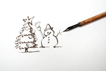 Tuschezeichnung eines Schneemanns und eines Weihnachtsbaums