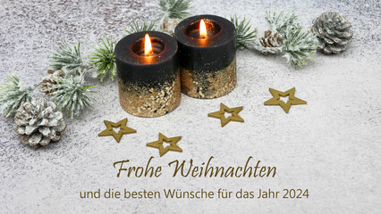 Weihnachtskarte: Romantische Weihnachtsdekoration mit Kerzen, Tannenzweigen und dem Text Frohe...