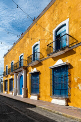 Fototapeta na wymiar Colorful architecture with colonial facade in Campeche, Yucatan, Mexico.