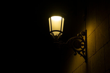 Farola de noche preciosa en Alicante España