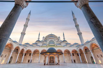 Fotobehang Sunset shot of Courtyard of Grand Camlia Mosque, or Buyuk Camlica Camii, a modern Islamic complex, built in 2019, located in Camlica hill in Uskudar district, Istanbul, Turkey © Khaled El-Adawi