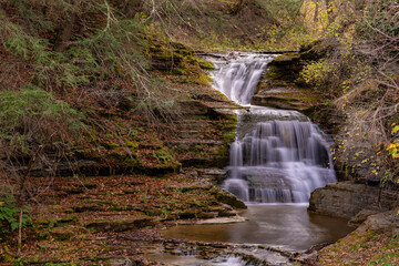 Fototapeta premium Afternoon fall, autumn photo of a waterfall in Robert H. Treman State Park near Ithaca NY, Tompkins County New York. 