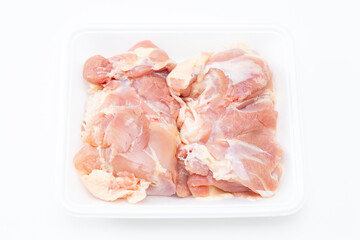 白背景に鶏モモ肉