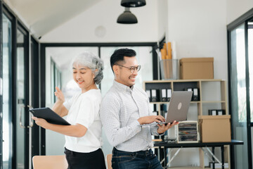 Obraz premium Portrait of success business people working together in office.