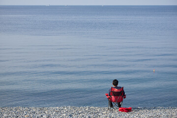 Fototapeta na wymiar 朝の海岸で海釣している男性の姿