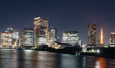 Obraz premium Tokyo Nights: A Mesmerizing Symphony of Lights, Skyscrapers, and Urban Magic