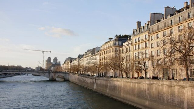 Quai de B&eacute;thune IV Luxury Apartment Near Ile St Louis In Paris, France. Static Shot