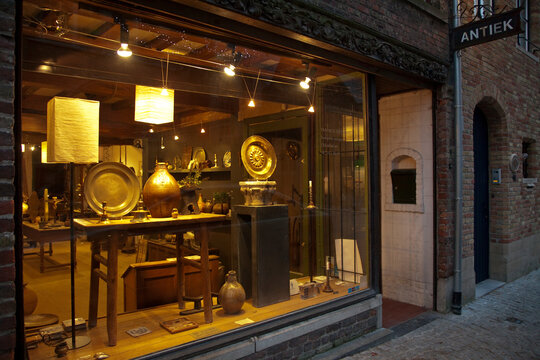 Store window of Yannick De Hondt antiques in Saint-Salvators Kerkhof, Bruges