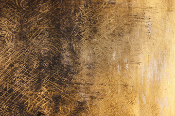 Fondo materico graffito di colore nero, marrone, oro; luce radente, spazio per testo