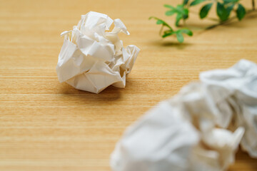 丸められた紙屑