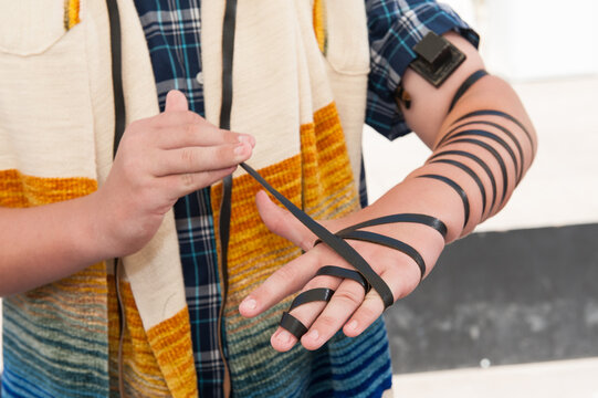 Jewish man wrapping tefillin