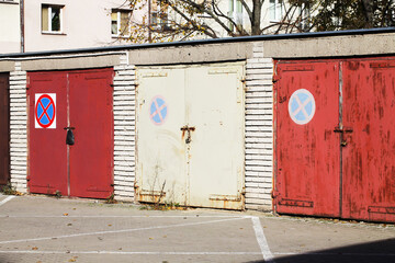 Garage door. Parking forbidden sign. No parking in front of garage doors. Parking prohibited background.