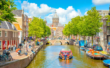 Amsterdam city centre and water canal in De Wallen district, Netherlands - obrazy, fototapety, plakaty