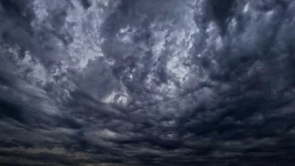 Verduisterende rolgordijnen zonder boren Bestemmingen nice cloudscape of sky with heavy rain or snow clouds bg - photo of nature