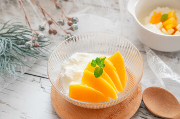 デザートのパパイヤとヨーグルト