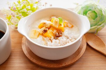 ヨーグルトのオートミールボウル