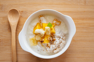 オートミールフルーツヨーグルト