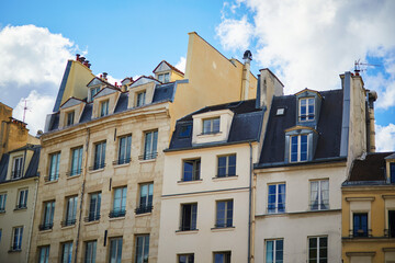 Fototapeta na wymiar Historical buildings on a street of Paris