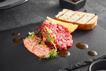 A gourmet treat of fresh tuna tartare, harmoniously combined with a spiced sauce, and garnished with lively herbs. Paired with perfectly grilled bread slices