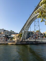 słynny most w Porto w widokiem na stare miasto - obrazy, fototapety, plakaty