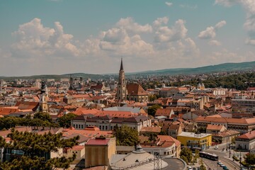 Fototapeta na wymiar Stunning aerial view of a sprawling urban area surrounded by lush greenery: Cluj Napoca, Romania