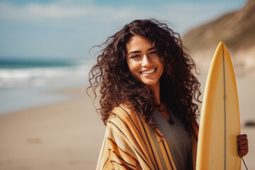 Female surfer on the beach with surfboard in hand. Beautiful female surfer smiling at camera, ready to go surfing. Summer at the beach, surfing in sun - obrazy, fototapety, plakaty