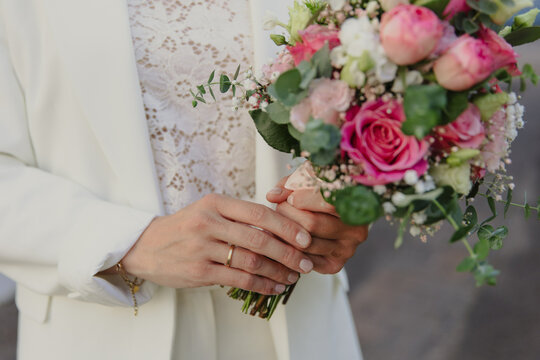pink and white wedding bouquet in hands of the bride