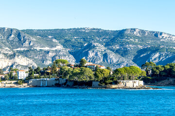 Fototapeta premium Paysage de bord de mer dans le Sud de la France sur la Côte d'Azur
