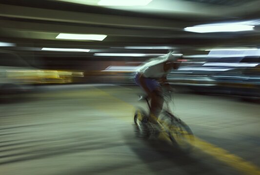 Blurred cycle © RobinsonDavid