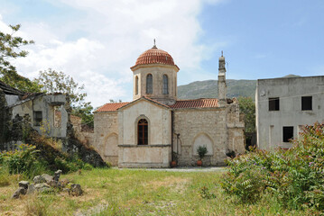 Fototapeta na wymiar Le monastère Moni Assomaton dans la vallée d'Amari en Crète